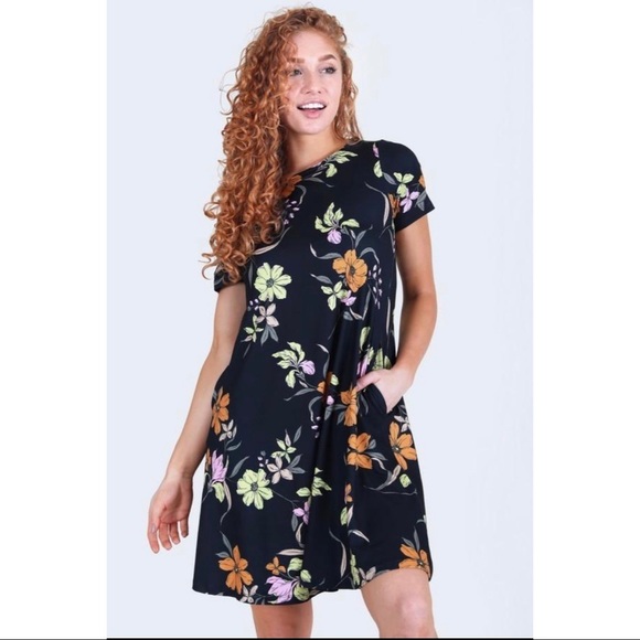 Fashionability Boutique, LLC Dresses & Skirts - 🌀🌺 FLOWER POWER DRESS!💗
